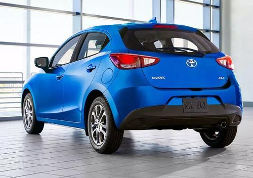 雅力士掀背車擁有馬自達的駕駛室后方外觀