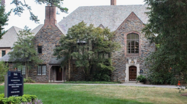 杜克大學4+1項目的學生討論在五年內完成兩個學位的專業人士和挑戰