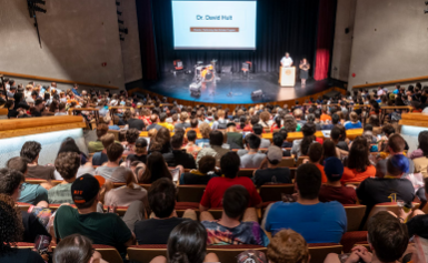 創紀錄數量的表演藝術學者恩典RIT