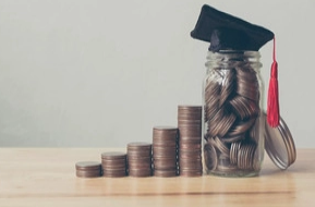 排名第一的大學每年的費用都超過55000美元