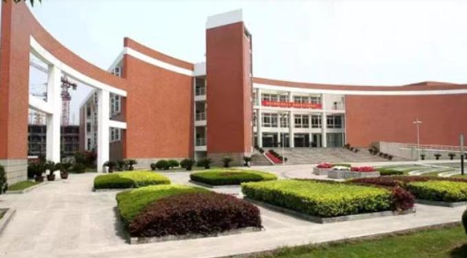 保安大叔資助學生17年謊稱自己很富