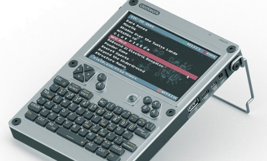 uConsole是一款袖珍型計算機 配備 5 英寸 IPS LCD 彩色顯示屏