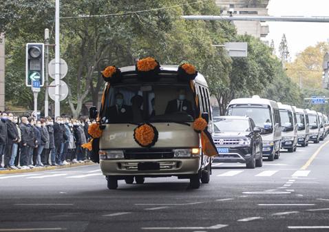 揚州民眾悼念江澤民 舊居前擺滿鮮花