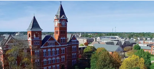 奧本大學在第 29 屆年度國際生活質量獎上表彰達美航空公司 Rowdy Gaines