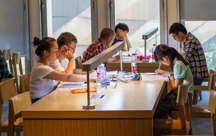 遠程學習教會了墨爾本女孩語法