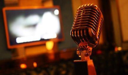 家長：我?guī)Ш⒆尤コ獋€歌也不行？