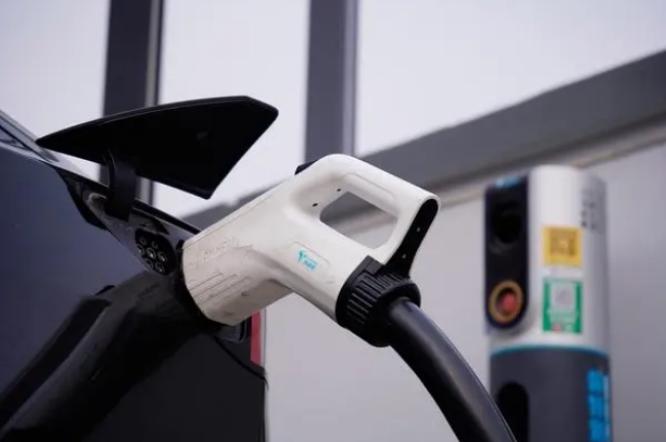 新能源車主太難了！充電要等兩三個小時，800公里返鄉(xiāng)路用時15小時（充電花費130元）