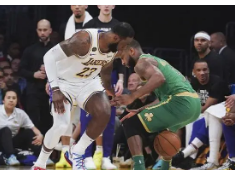 在昨天結束的一場NBA常規賽中湖人在客場以121-125加時不敵凱爾特人