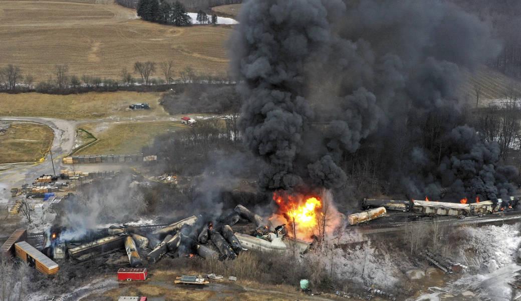 切爾諾貝利2.0？美國俄亥俄州火車脫軌致氯乙烯泄漏，致癌風險引擔憂（緊急疏散居民）