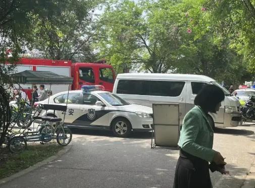 江蘇無錫一中學春游學生劃船側翻，有人員受傷！