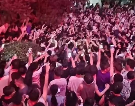 安徽財貿職業學院男生被指同時交往多名女生，網友質疑其是否渣男