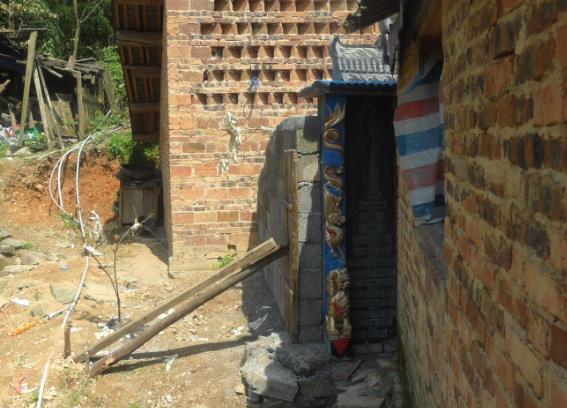 貴州一家被空墳“堵”側門10年，多次調解未果，當地政法委介入