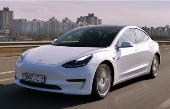 五一假期前最后一個工作日，多地出城大片上演，道路擁堵嚴重