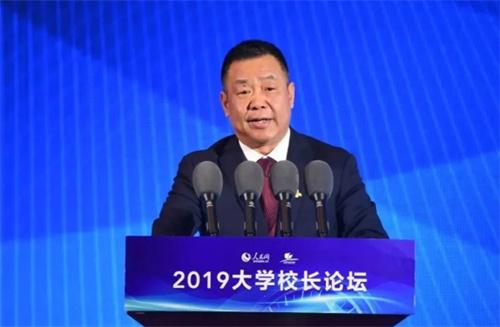 湖北省委常委許正中出任紫荊文化集團(tuán)董事長(zhǎng)，聚焦文化產(chǎn)業(yè)發(fā)展