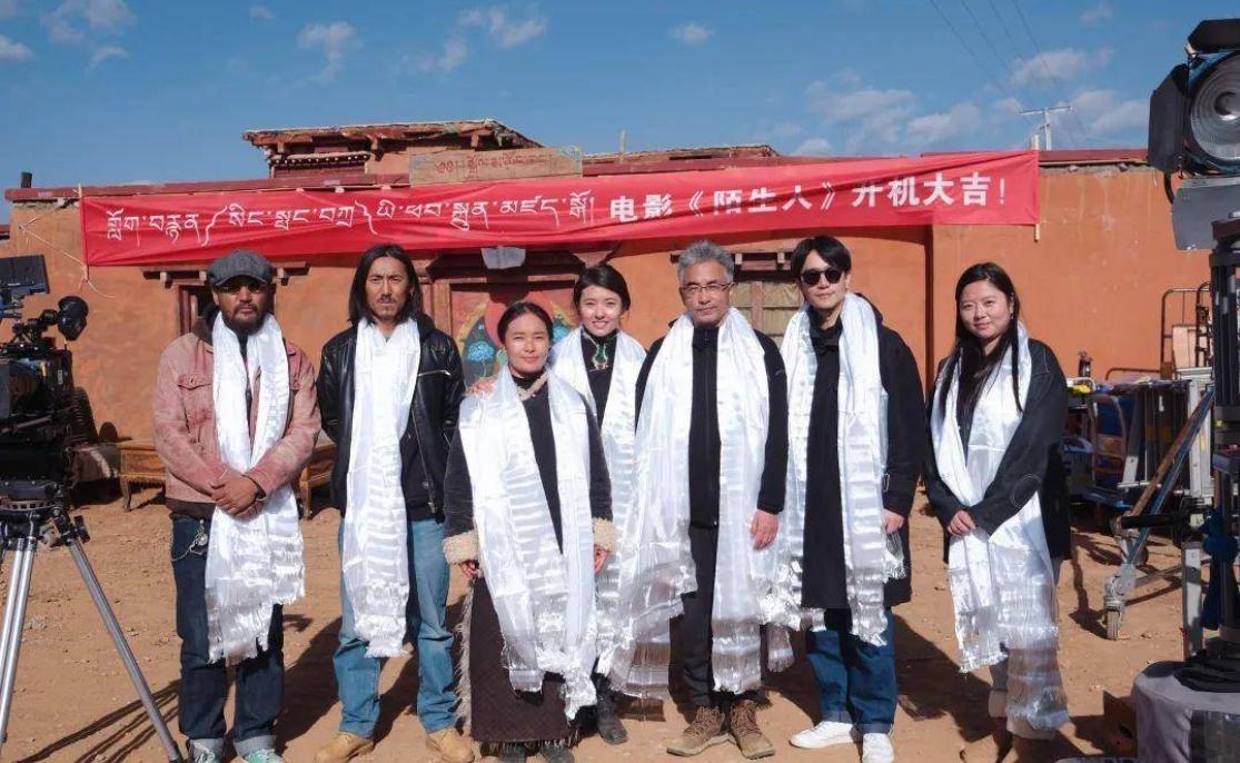 黃軒悼念萬瑪才旦，回憶合作時的感人瞬間