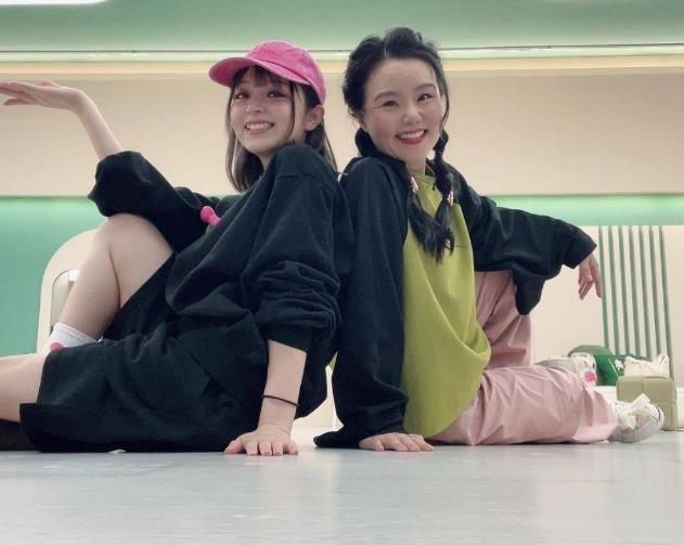 網(wǎng)友怒抱不平！龔琳娜美依禮芽雙語合唱《花海》居然輸了，舞臺評分引爭議