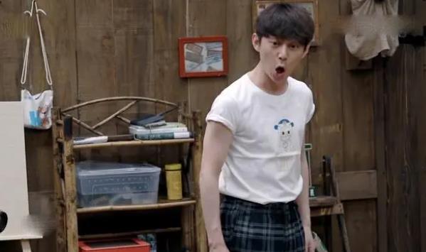 那英贈送何炅童裝引發熱議，何炅巧妙化解尷尬