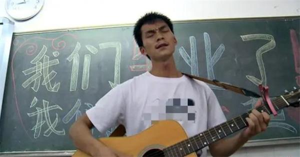 廣西考生參加15次高考，坦言“真沒有那個實力”進清華，考慮學師范先工作再說