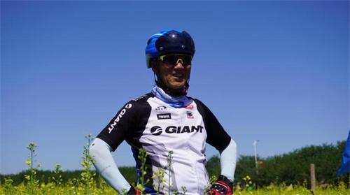 新疆昌吉州油菜花觀光旅游節開幕，游客賞花體驗美景