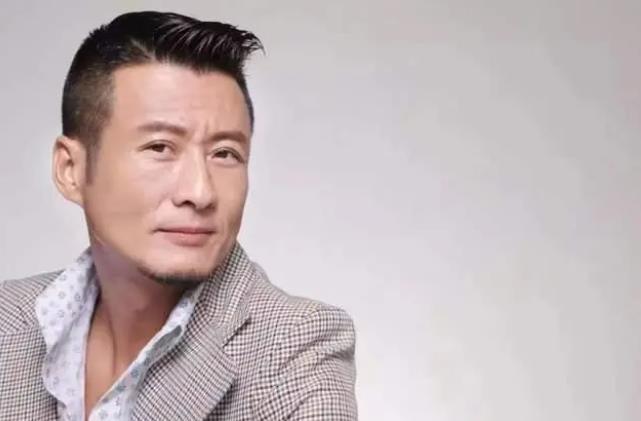 寧海縣迪迪酒吧未批準舉辦演出，涉毒藝人孫興亮相店慶遭罰款5萬元