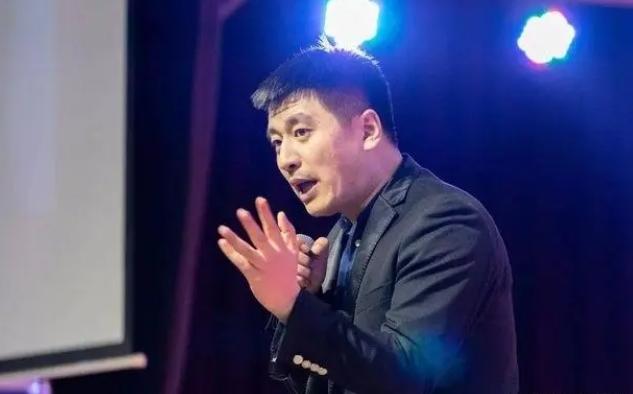 張雪峰發表言論引發爭議，突然收到來自高校院長的郵件，事件進一步升級