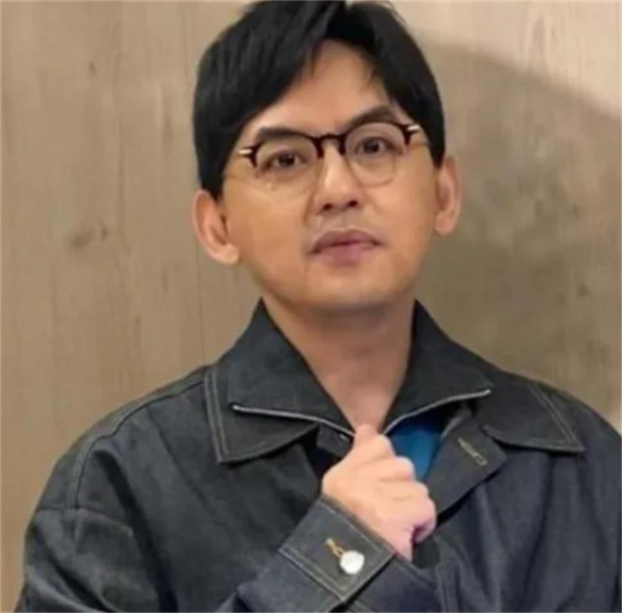 臺媒：黃子佼承認強吻少女并拍裸照，中午發布道歉視頻