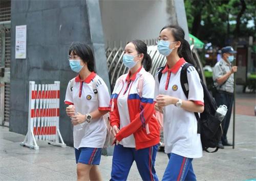 廈門市今天舉行了中考，共有4.77萬名初三學生參加，考試歷時兩天半。