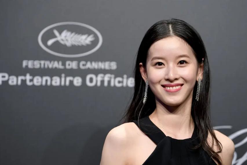 章澤天回應拒絕張藝謀后獲贊：高情商抉擇！網友感嘆：得到劉強東比任何機會都強