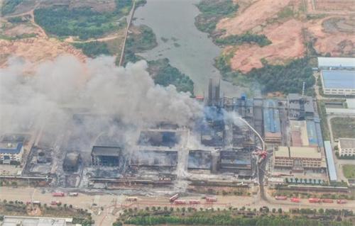 直擊江西一化工企業(yè)火災現(xiàn)場：濃煙漸消 善后處置工作進行中