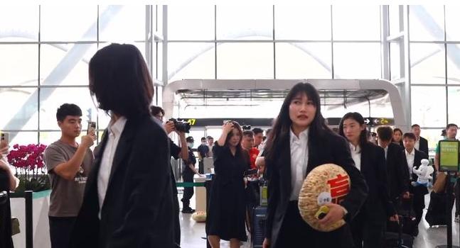 球隊凝聚力！中國女足英姿颯爽，主帥水慶霞宣布全面備戰世界杯