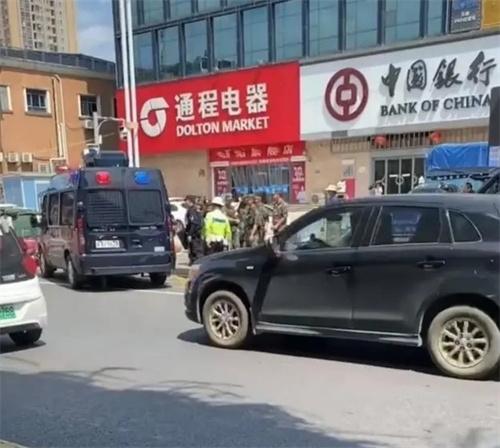 湖南長沙銀行搶劫案：警方及時(shí)抵達(dá)，案情待官方通報(bào)