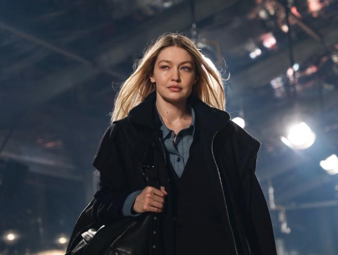 國際模特GIGI HADID涉嫌違法，被海關發現攜帶大麻和吸食工具