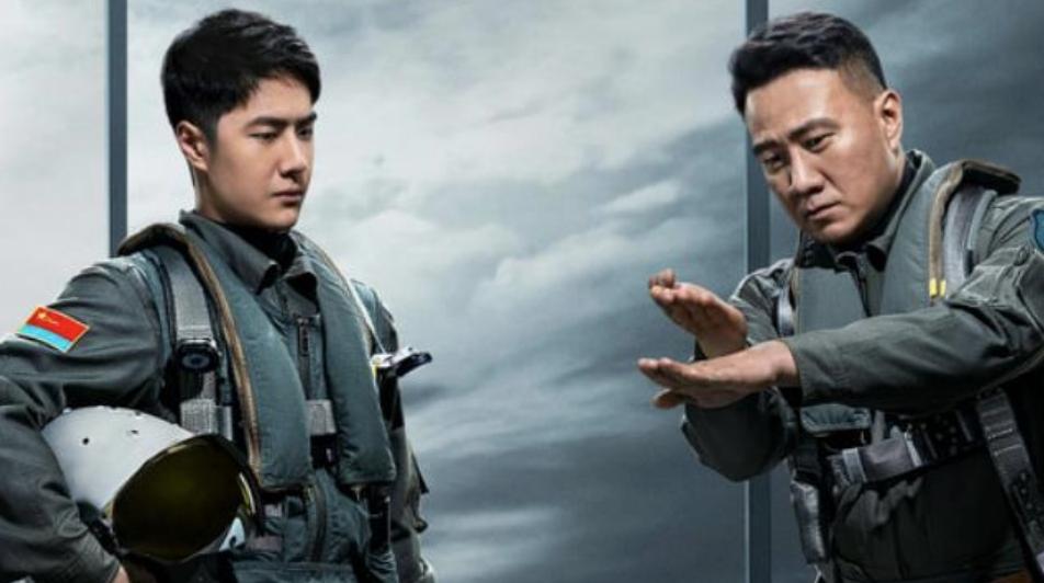 王一博回復胡軍謝謝張大隊，咱們就是說看電影《熱烈》啦！