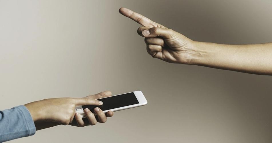 搶險(xiǎn)救災(zāi)，勇者無(wú)懼，妖魔難擋：網(wǎng)紅作秀與真正救援的對(duì)決