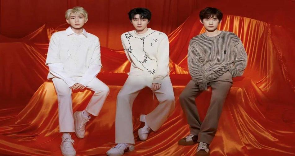 TFBOYS演唱會蛋糕塌了引發歡樂一幕，王源高情商救場