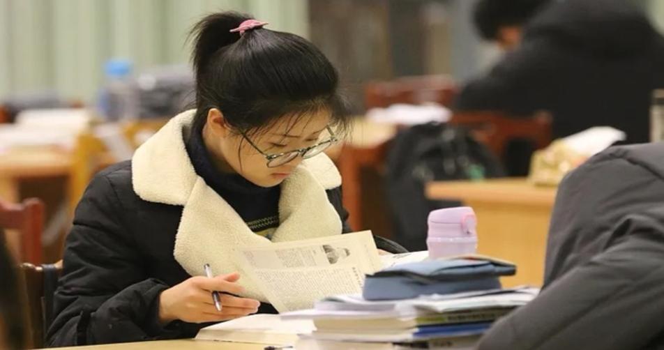 解讀大學生就業挑戰：從考研到考公考編，人生選擇何去何從？