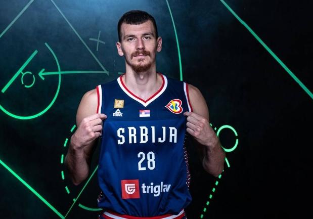 菲律賓男籃世界杯慘?。喝麪柧S亞球員遭遇肘擊，一顆腎臟被摘除