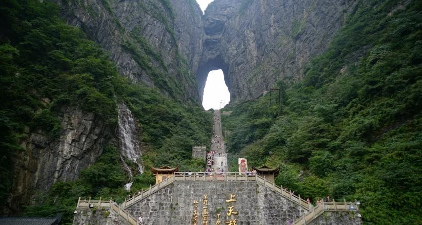 天門山景區保安吸毒事件引發安全隱患擔憂