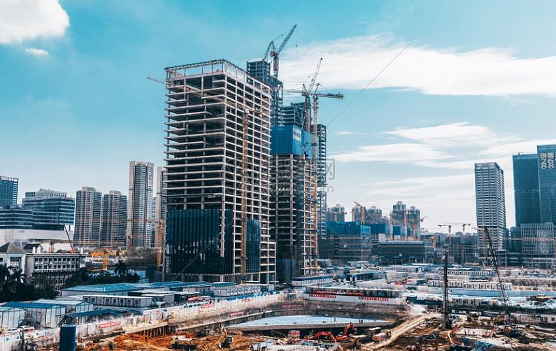 國慶中秋，勞動者堅守一線，建設未來