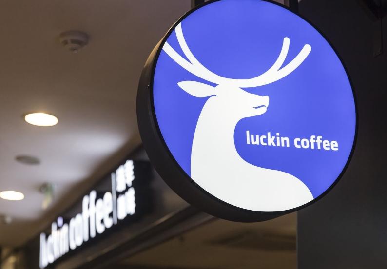 瑞幸咖啡回應與迪奧聯名傳聞，網友熱議掀起風潮！