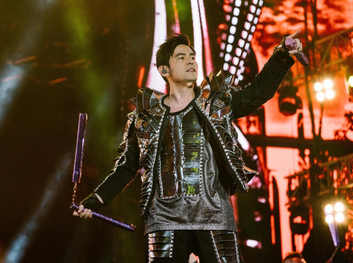 周杰倫福州演唱會引嘲笑，吃相難看風波蔓延，粉絲紛紛發聲！