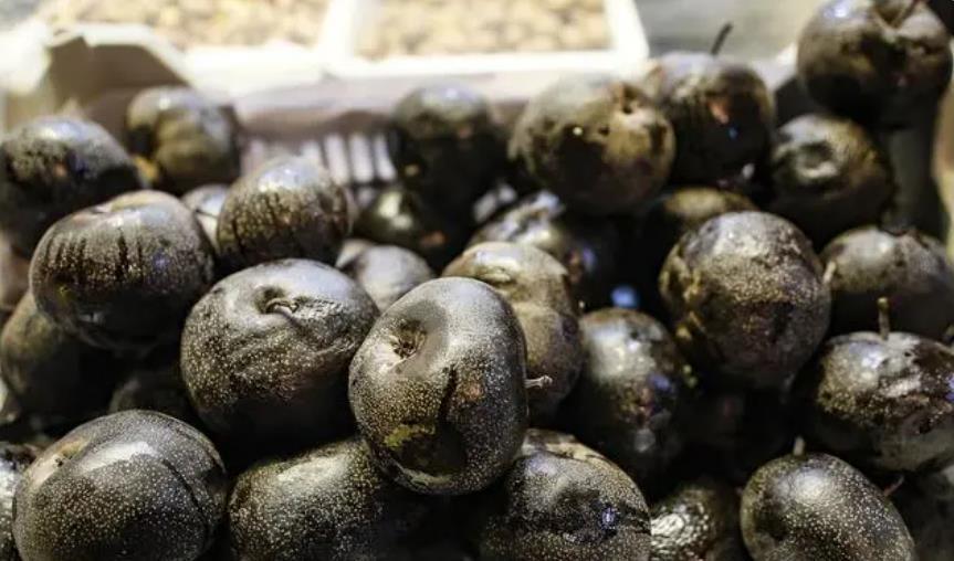 感激之情，哈爾濱市中央大街上的特別回饋：45開頭的身份證號碼享免費凍梨禮》