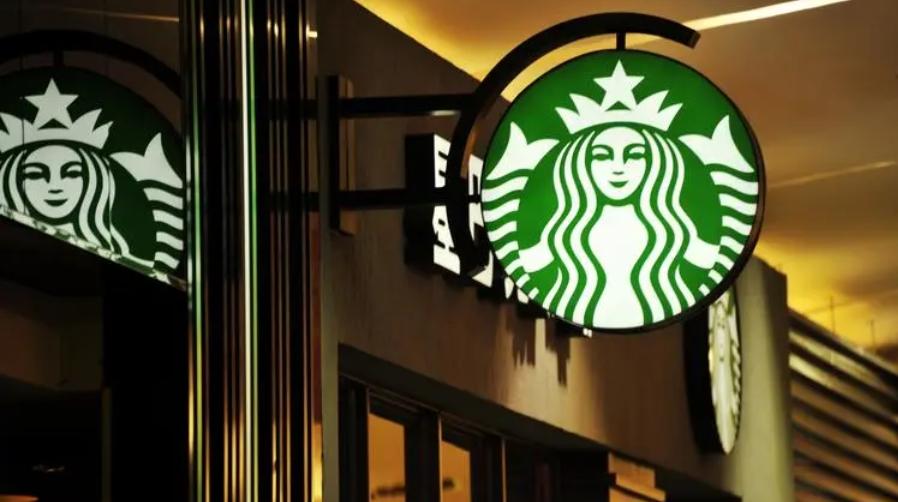 星巴克下調全年收入預期：應對挑戰迎接未來