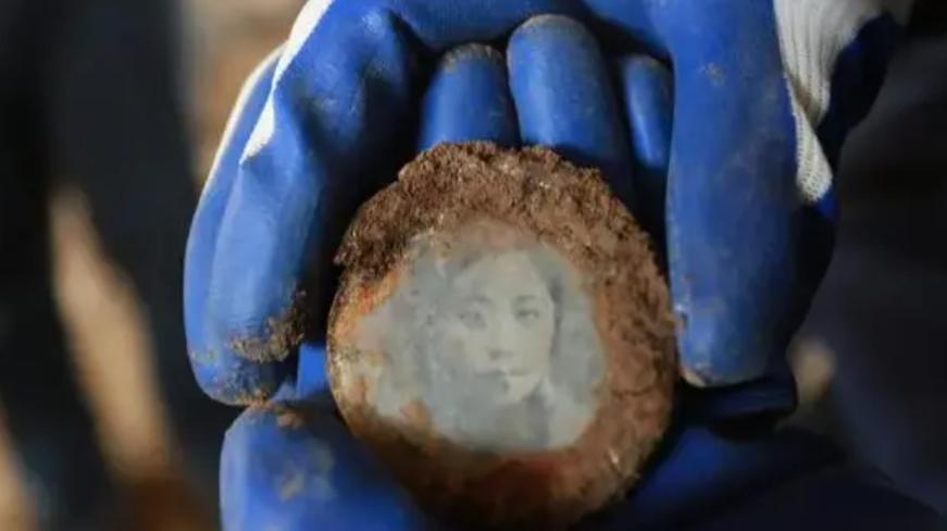 抗戰烈士墓發現年輕女子照片：河北肅寧開展烈士尋親工作